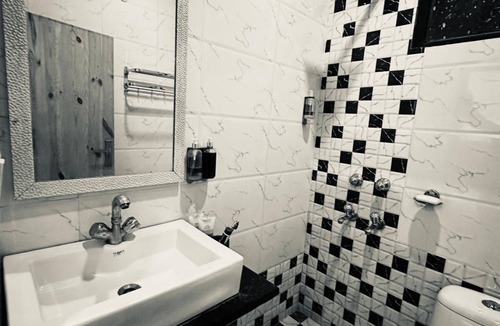 New Delhi Hotel | Divine Inn Hotel Rajouri Gardan