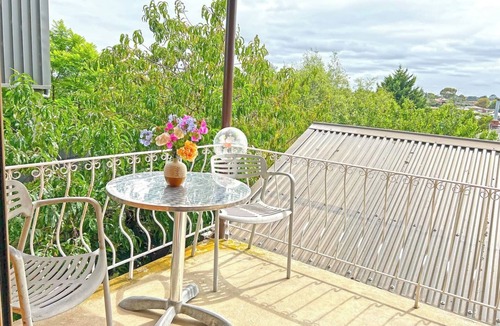 Doncaster House | Doncaster Brick Family Home up to 9ppl Netflix Parking Wifi