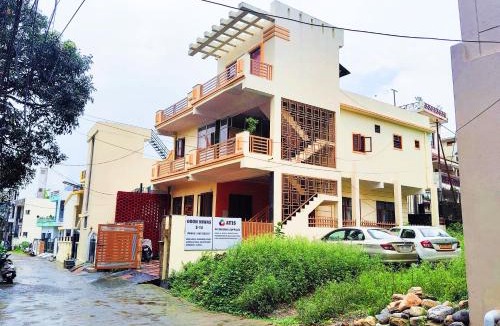 Bullawala House | Doon Niwas Homestay Two- Bedroom 1st Floor- Mountain view, near main Picnic Spots, comfortable peaceful central Family-friendly