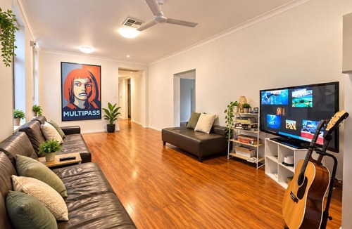 East Perth Hostel | Downtown Backpackers Hostel Perth - note - Valid Passport required for check in