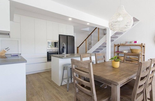 Noosaville House | Driftwood 4 Barbados Crescent 9
