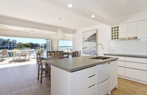Noosaville House | Driftwood 4 Barbados Crescent 9