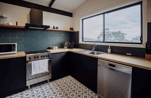 Smiths Gully House | Duck'n Hill Barn (& EV charge station!)