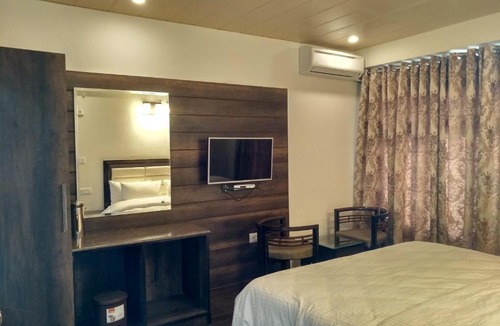 Chhota Shimla Hotel | Dusk N Dawn