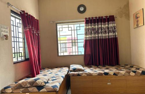 Dwarka House | DWARKA HOME STAY AC rooms Hall For family only