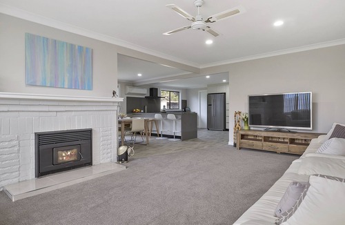 Orford House | East coast hideaway beach retreat, Wifi & New 80 inch Sony QLED SMART TV