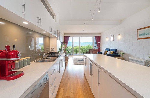 Lindisfarne House | Eastern Shore Escape Panoramic Modern Comforts