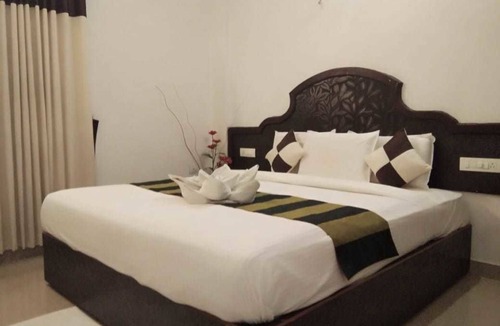 Nedumbassery Hotel | Ebenezer Plaza