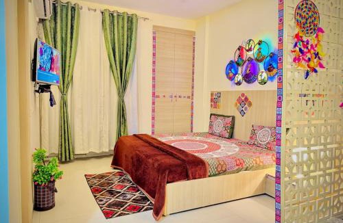 Vrindavan Apartment | Elegant, Theme Based 1RK Homestay Near Prem Mandir