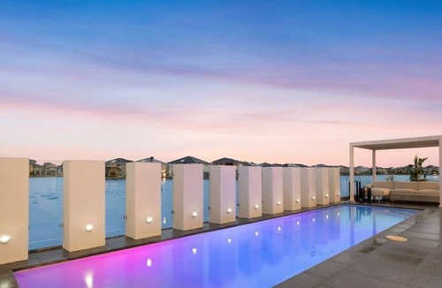 Sanctuary Lakes House | Elegant Waterfront Escape – Point Cook Relax with the whole family.