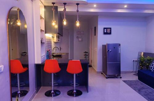 Kolkata Apartment | Elegant Xanadu Studio -Pool, Airport, CC2 Mall
