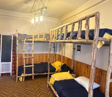 Banjar Hostel | Eleven 11 cafe and stay