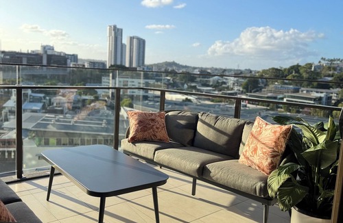 Newstead Apartment | Elite Stay- at THE DEAN’s PLACE W/City & Sunset View Free private parking, Pool