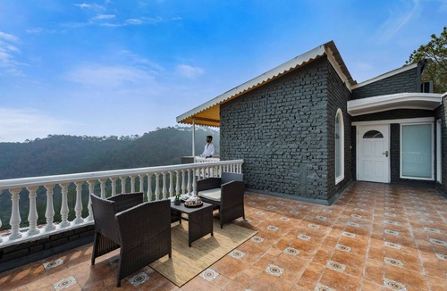 Kasauli Villa | ELIVAAS Beyond the Curb Villa