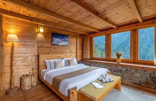 Kumharsain Villa | ELIVAAS Signature 3 BHK Cottage with Garden & Sauna - Silvana