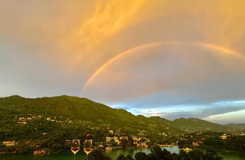 Bhimtal Villa | ELIVAAS Signature 6 BHK with Balcony & Lake View - Antarmann Casa Zenith