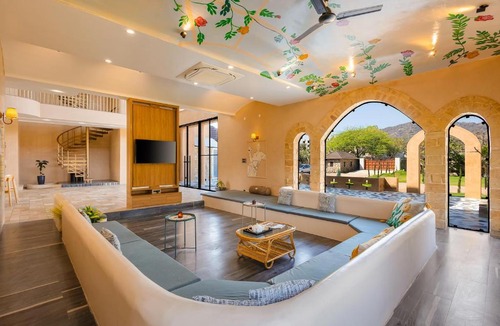 Village Hokra Villa | ELIVAAS Signature TUSCAN Villa Pet-Friendly with Pvt Pool and Lawn