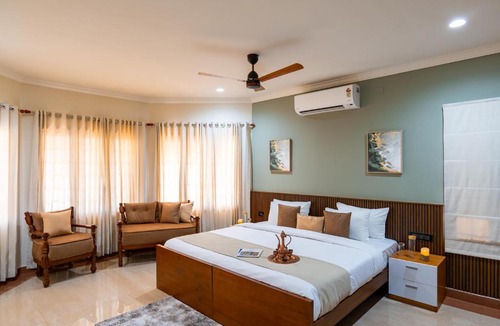 Mamangalam Villa | ELIVAAS Signature Valiyaveetil Mansion 5-BHK Mansion With Private Pool, Home Theatre & Garden Near New Marine Drive