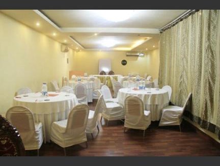DLF Phase 3 House | Emarald Hotel and Resorts-Fully Vaccinated Staff