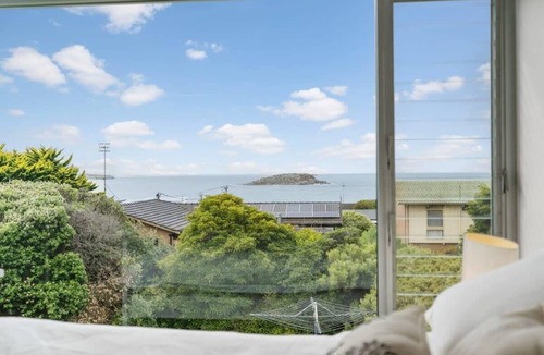 Encounter Bay House | Encounter Bay Family Escape – Sea Views, Games Room & Walk to The Bluff