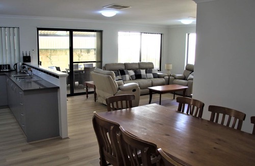 Byford House | Enjoy the space and privacy