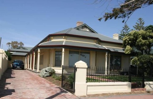 Semaphore House | Esplanade Beach House with beautiful sea views