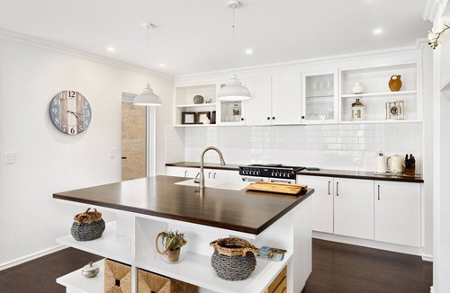 Dawesville House | Estuary Poolside Escape in Dawesville Mandurah