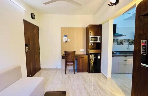 Kandivali East Apartment | Executive 1BHK Suite | Near Link Road