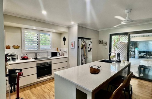 Burdell Apartment | Executive Entire House - 3 bedrooms 1 bathroom