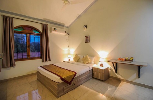 Sernabatim Apartment | Exotic Pool View Studio in Colva, Goa
