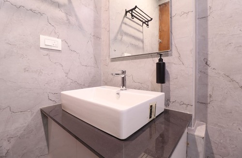 Sector 51 Hotel | Exotic Studio Stayz I Artemis Hospital