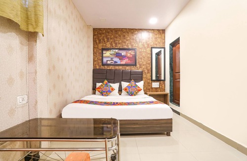 Andheri West Hotel | Fabexpress Aksa Inn