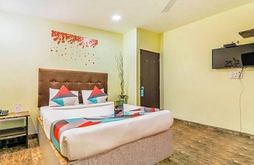 Saunta Vaddo Hotel | FabExpress Victoria With Pool, Baga Beach