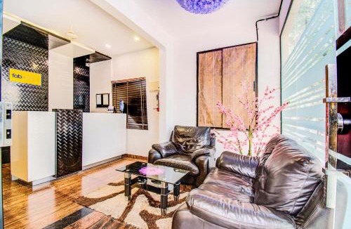 5th Block Hotel | FabHotel Corporate Crown - Nr Jyoti Nivas University
