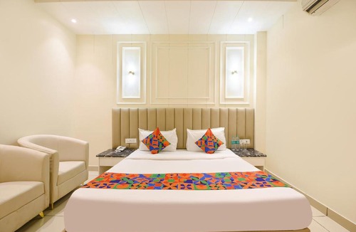 Pitampura Hotel | FabHotel Dev Palace I - Pitampura