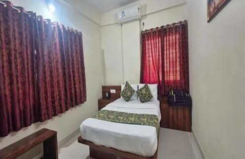 Pimpri - Chinchwad Hotel | FabHotel Himalay Guest House Saanvi Residency