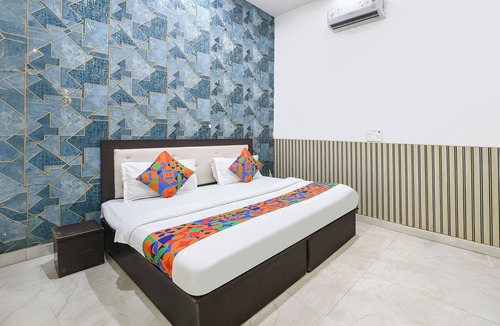 Janakpuri Hotel | Fabhotel Metro Inn I