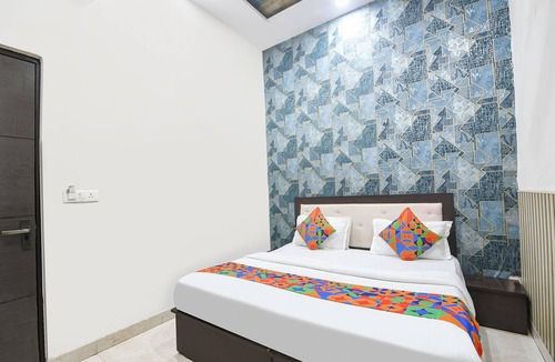 Janakpuri Hotel | Fabhotel Metro Inn I