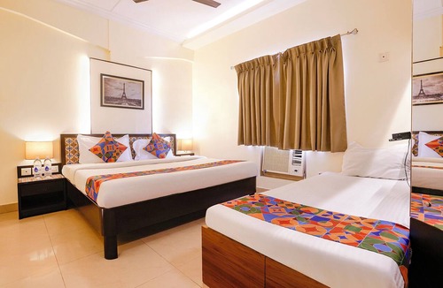 Fontainhas Hotel | FabHotel Ria Residency - Nr. Big Daddy Casino Cruise