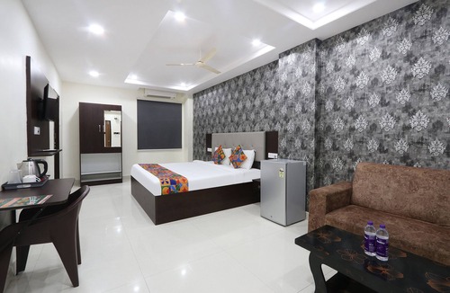 Madhapur Hotel | Fabhotel Royal Signature