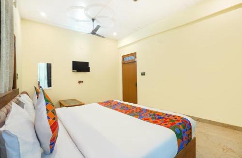 Faizabad Hotel | FabHotel The Yash Resort