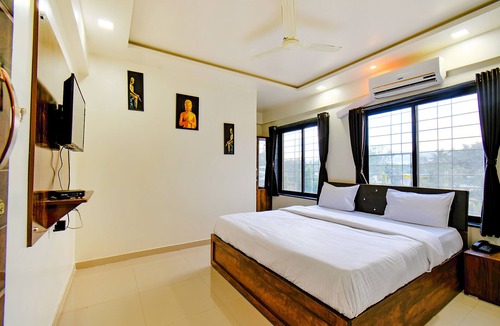 Nanded Hotel | Fabhotel White House