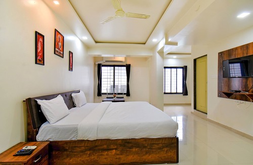 Nanded Hotel | Fabhotel White House