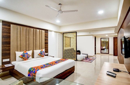 Kolkata Hotel | FabHotel Xen Suites