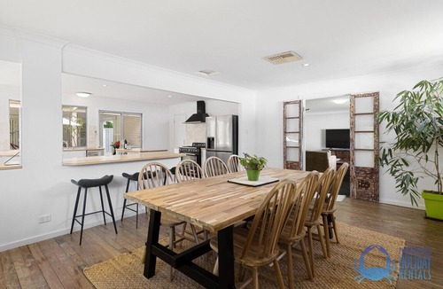 Greenfields House | Family home across from the park in Mandurah suburb