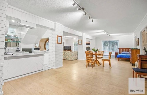 Keilor Downs Apartment | Family Unit - 13 minutes to airport