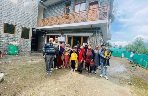 Manali House | Farm Stay with Mountain Viewn