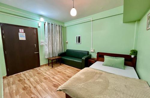 Ziro Bed & Breakfast | Flat 22- RJ Shant Homestay