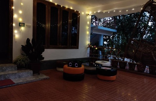 Virarajendrapet House | Flower Bee Homestay