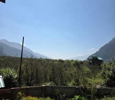 Jagatsukh House | Flugafen B&B- A Peaceful home in Apple Orchards